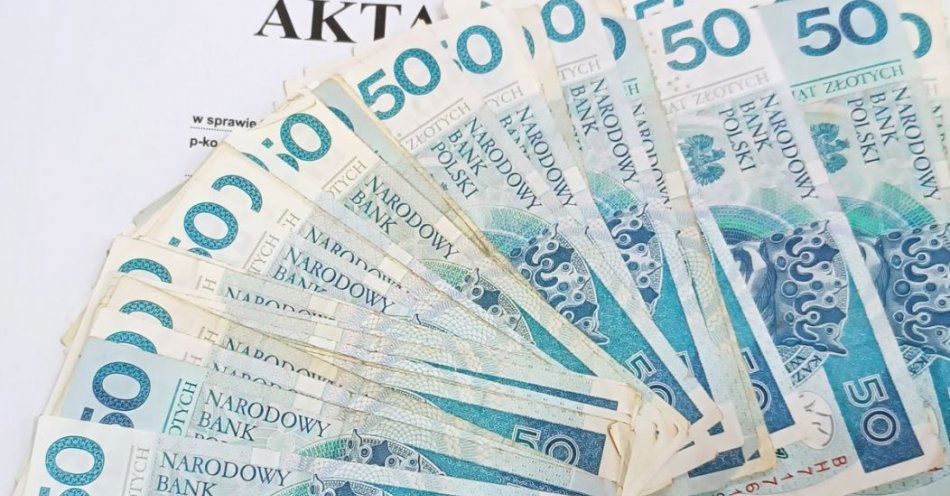 zdjęcie: Znalezione pieniądze czekają na właściciela w gorzowskim komisariacie / fot. KMP Gorzów Wielkopolski