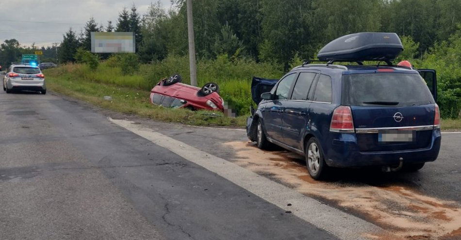 zdjęcie: Zignorował znak STOP i zderzył się z innym samochodem / fot. KPP Puławy