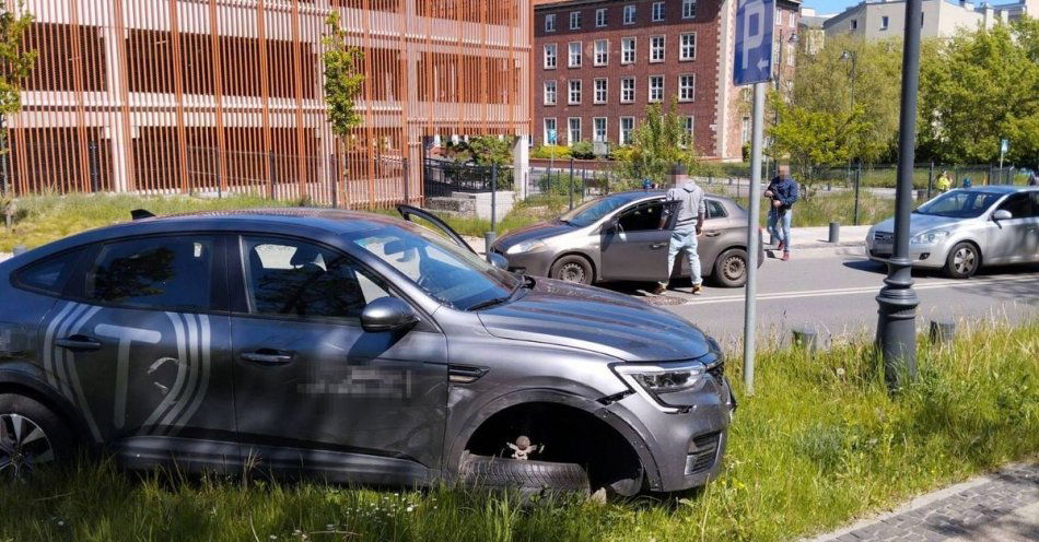 zdjęcie: Kryminalni zatrzymali 15-latka, który nie zatrzymał się do kontroli i jechał autem, które wynajął, posługując się cudzymi danymi / fot. KMP w Gdańsku