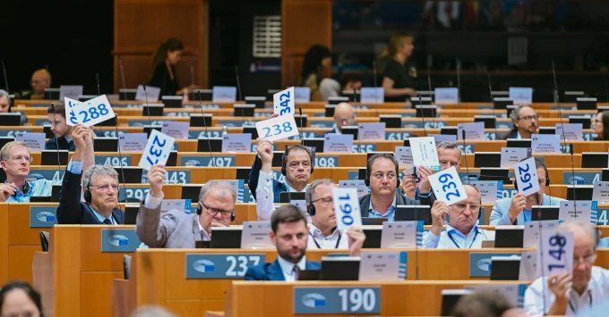 zdjęcie: Miasta i regiony wzywają UE do zabezpieczenia środków na walkę ze zmianami klimatu / Fot. European Union / Emile Windal