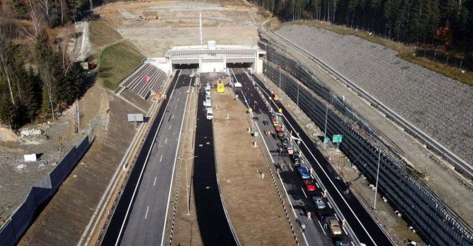 zdjęcie: Tunel im. Marii i Lecha Kaczyńskich w ciągu Zakopianki otwarty / fot. PAP