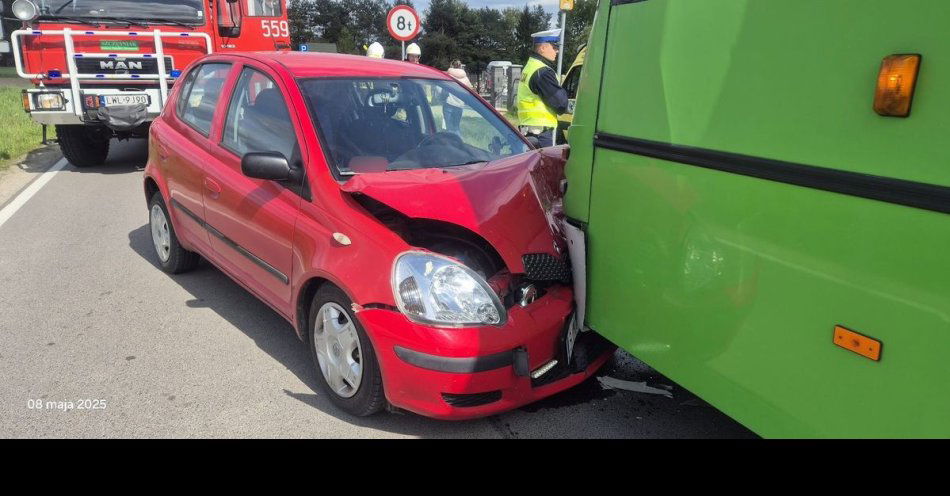 zdjęcie: Zjechał na przeciwny pas ruchu i uderzył w autobus / fot. KPP Włodawa