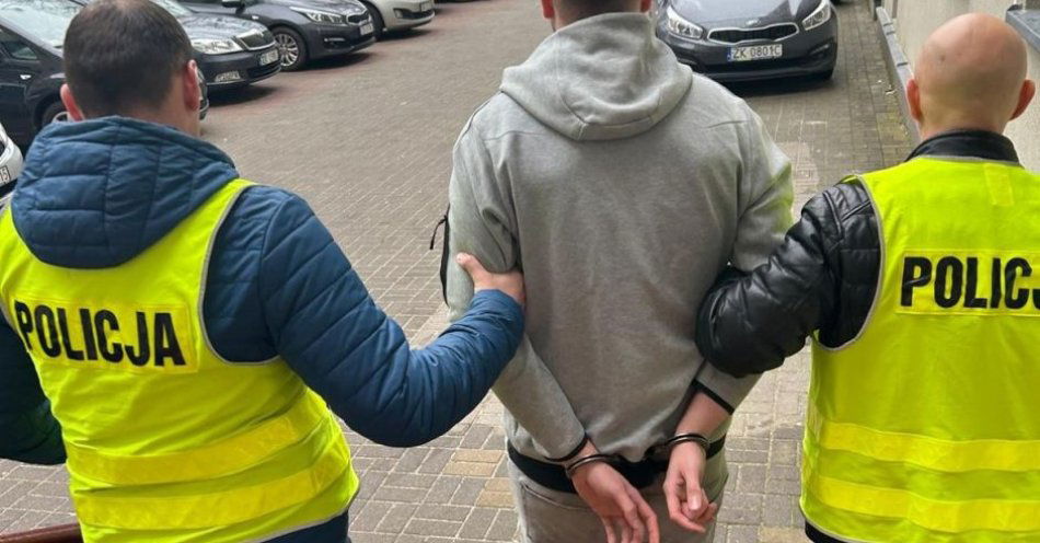 zdjęcie: Koszalińscy policjanci rozbili zorganizowaną grupę przestępczą - pięć osób z zarzutami za oszustwa i pranie brudnych pieniędzy / fot. KMP w Koszalinie