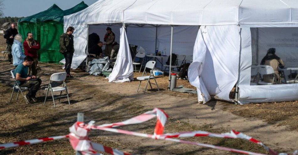 zdjęcie: IPN: ruszają prace poszukiwawcze w Ostrówkach oraz Woli Ostrowieckiej na Wołyniu / Ugły, Ukraina, 25.03.2026. Prace poszukiwawcze w miejscu pochówków Polaków zamordowanych w maju 1943 roku, we wsi Ugły, 25 bm. Działania mają na celu odnalezienie i identyfikację ofiar oraz godne upamiętnienie miejsca ich spoczynku. (ad) PAP/Vladyslav Musiienko