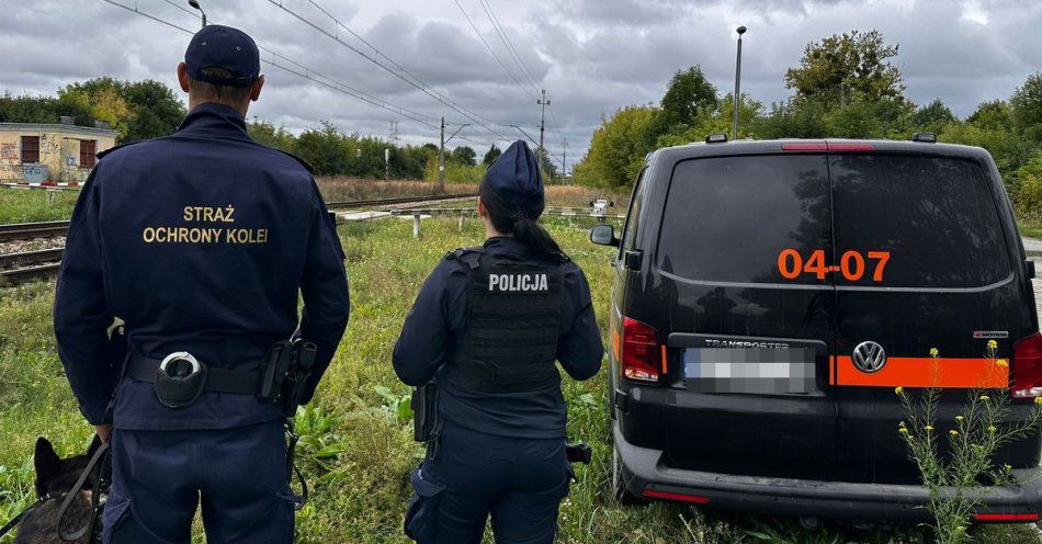 zdjęcie: Policja i SOO razem dbają o bezpieczeństwo na torach / fot. KMP Chełm