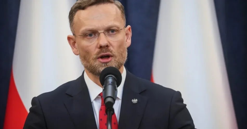 zdjęcie: Bogucki: podpis prezydenta pod decyzją o odwołaniu z rządu ministra Berka - pewnie w piątek / Warszawa, 16.03.2026. Szef Kancelarii Prezydenta RP Zbigniew Bogucki podczas konferencji prasowej w Pałacu Prezydenckim w Warszawie, 16 bm. Spotkanie dot. m.in. weta prezydenta do ustawy wdrażającej unijny program SAFE. (jm) PAP/Leszek Szymański