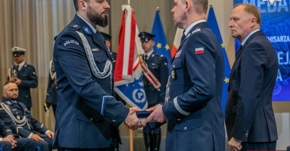 zdjęcie: Policjanci z Bielska Białej odznaczeni za ratunek podczas pożaru / fot. KMP w Bielsku-Białej