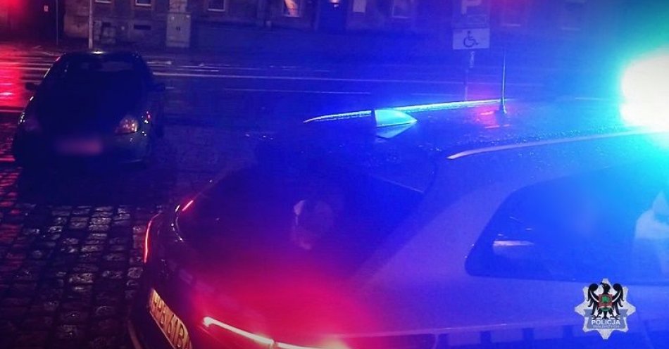zdjęcie: Ma już trzy zakazy kierowania pojazdami i wciąż nie stosuje się do wyroków sądu. Ostatecznie może trafić za kraty więzienia na 5 lat / fot. KMP w Wałbrzychu