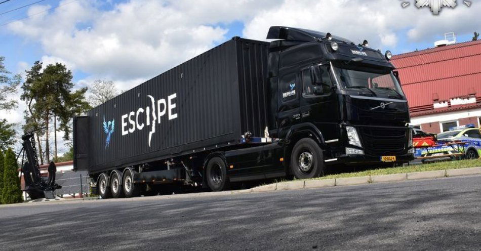 zdjęcie: Projekt & Escape Truck w Praszce / fot. KPP Olesno