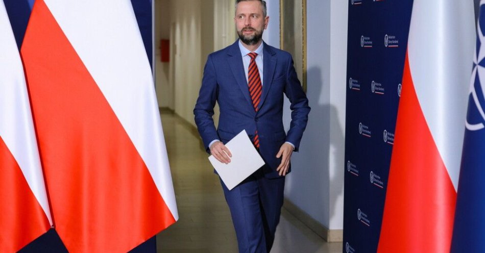 zdjęcie: Szef MON: Straż Graniczna skutecznie odstraszyła rosyjski kuter / Warszawa, 02.10.2025. Wicepremier, minister obrony narodowej Władysław Kosiniak-Kamysz podczas konferencji prasowej, po posiedzeniu zespołu sterującego, 2 bm. w Warszawie. Szef MON poinformował o potwierdzeniu zakupu najnowszych pocisków rakietowych dla samolotów F-35. (mr) PAP/Rafał Guz