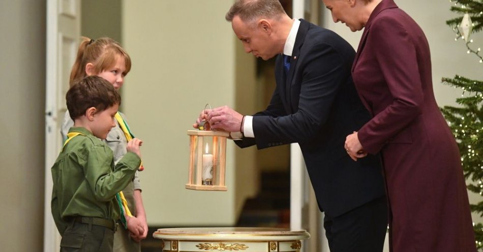 zdjęcie: Niech Betlejemskie Światło Pokoju przynosi pokój i wolność / fot. PAP