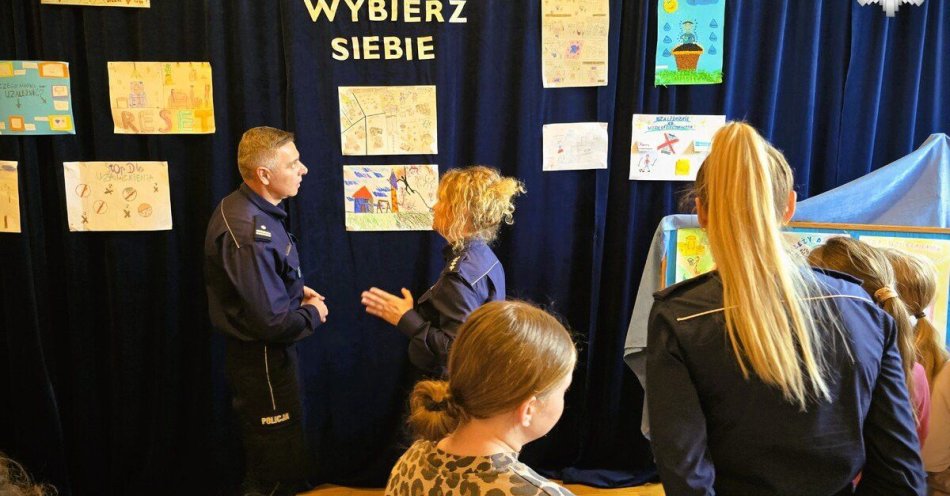 zdjęcie: Młodzi wybrali siebie w finale powiatowego konkursu w Lgocie / fot. KPP w Kłobucku