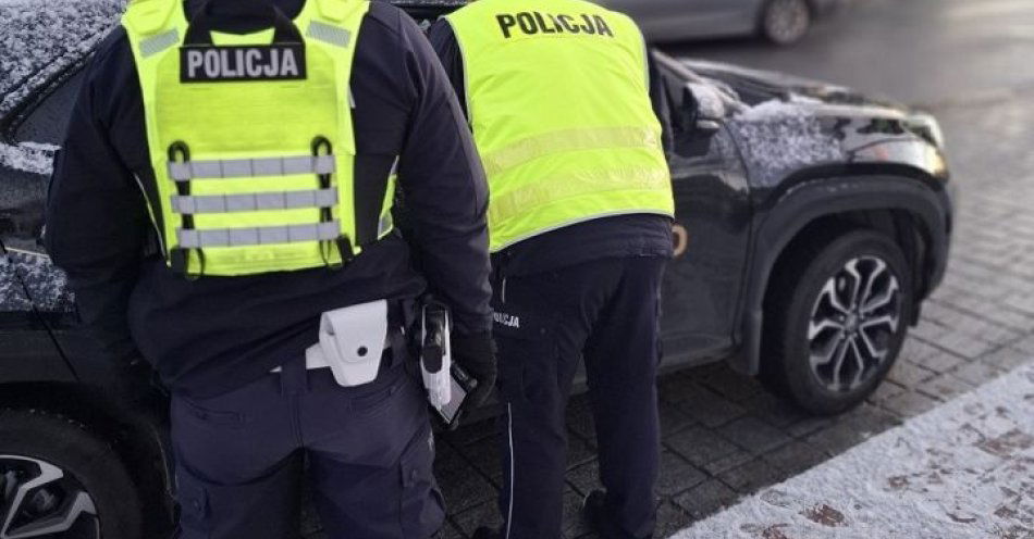 zdjęcie: Akcja przy szkołach: policja mierzy prędkość i rozdaje odblaski / fot. KPP w Pruszczu Gdańskim