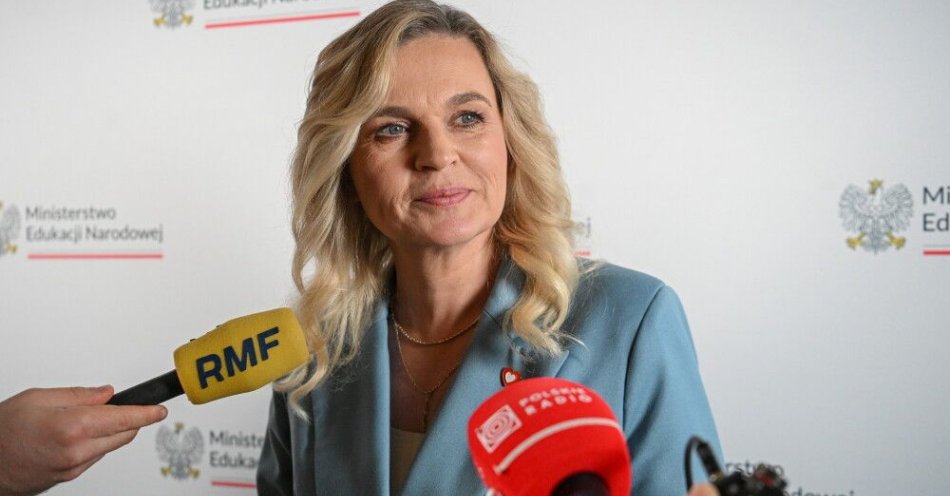 zdjęcie: Rzecznik rządu: jutro ministra edukacji ogłosi decyzję w sprawie edukacji zdrowotnej / Warszawa, 20.03.2026. Minister edukacji narodowej Barbara Nowacka podczas Gali Finałowej II Edycji Konkursu „Obiektyw Obywatelski” na Zamku Królewskim w Warszawie, 20 bm. Wydarzenie ma na celu wyróżnienie młodych twórców, którzy poprzez sztukę wizualną promują wartości demokratyczne i obywatelskie. (jm) PAP/Marcin Obara