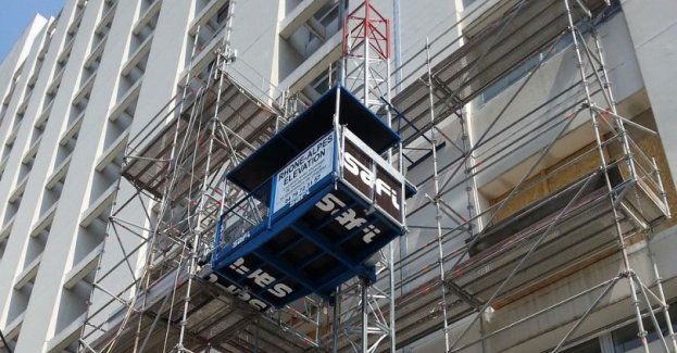 Śmiertelny wypadek podczas remontu; pracownik wpadł do szybu windowego