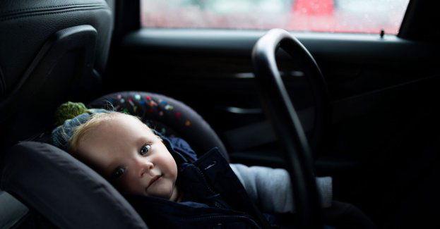 Przechodnie uratowali niemowlaka pozostawionego w rozgrzanym aucie