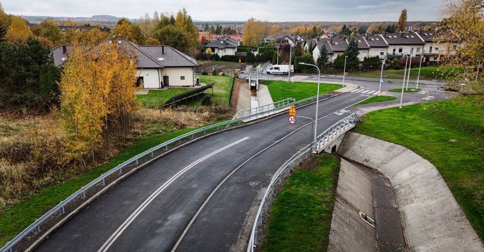 zdjęcie: Katowice wybudowały sześć układów drogowych w różnych częściach miasta. Nowa droga połączyła m.in. ul. Mickiewicza z ul. Grundmanna / fot. nadesłane