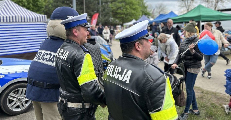 zdjęcie: Sierżant Pyrek na majOSTaszkach / fot. KPP Ostrów Wielkopolski