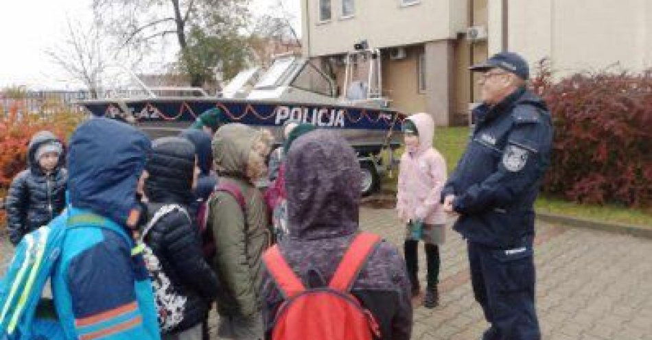 zdjęcie: Spotkanie z harcerzami w Komendzie Powiatowej Policji w Szczytnie / fot. KPP w Szczytnie