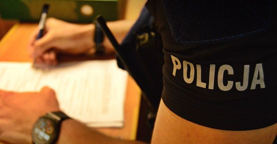 zdjęcie: Pierwsza część długiego weekendu to troje zatrzymanych poszukiwanych. Dwaj mężczyźni trafią do więzienia, 16-latka do młodzieżowego ośrodka wychowawcz / fot. KMP w Wałbrzychu