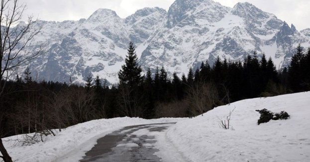 Droga do Morskiego Oka otwarta od poniedziałku; sytuacja lawinowa wciąż poważna
