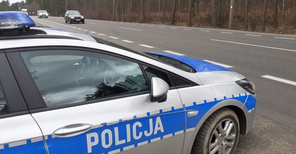 zdjęcie: Warunki pogodowe robią się coraz trudniejsze. Zachowajmy ostrożność na drodze / fot. KPP w Lęborku