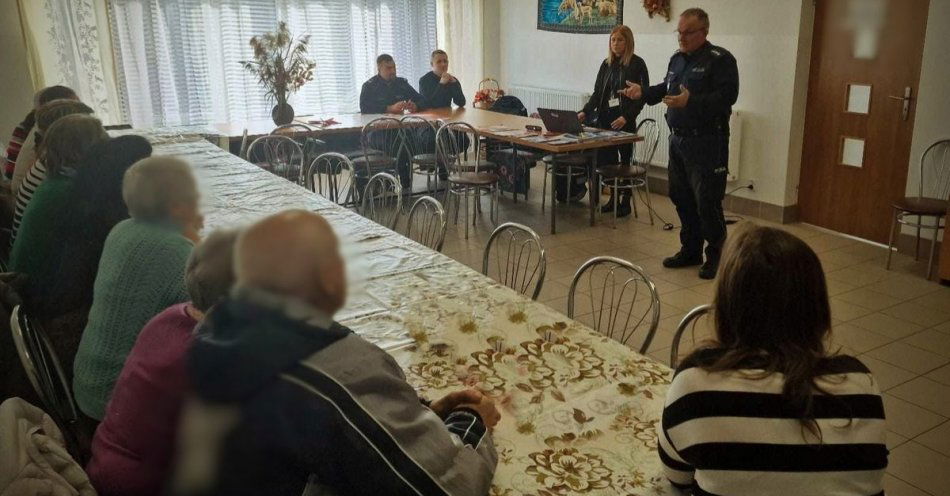 zdjęcie: Mówili seniorom jak nie dać się oszukać na „wnuczka” / fot. KMP Łomża
