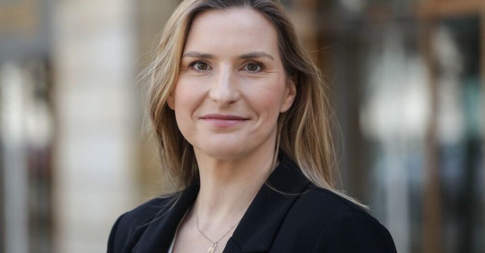 zdjęcie: Sobkowiak-Czarnecka: pojawiają się wstępne rozmowy ws. SAFE II / Warszawa, 16.03.2026. Pełnomocnik rządu do spraw Instrumentu na rzecz Zwiększenia Bezpieczeństwa Europy Magdalena Sobkowiak-Czarnecka przed siedzibą Polskiej Agencji Prasowej w Warszawie, 16 bm. Magdalena Sobkowiak-Czarnecka była gościem Studia PAP. (jm) PAP/Tomasz Gzell