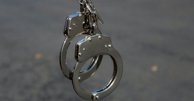 Areszt dla mężczyzny, który spacerując ulicami Międzychodu uszkodził kilkadziesiąt aut