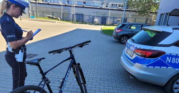 Jechał kradzionym rowerem i był poszukiwany w związku z kradzieżą roweru.