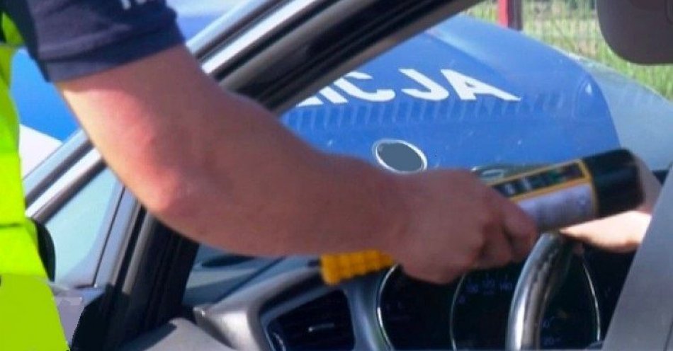 zdjęcie: Trzy promile alkoholu i trzy dożywotnie zakazy prowadzenia pojazdów - nieodpowiedzialna jazda przerwana przez policjantów / fot. KPP w Pułtusku