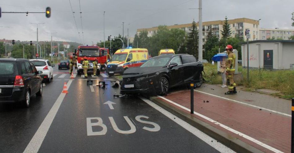 zdjęcie: Policjanci pracowali przy wypadku drogowym / fot. KMP w Gdyni