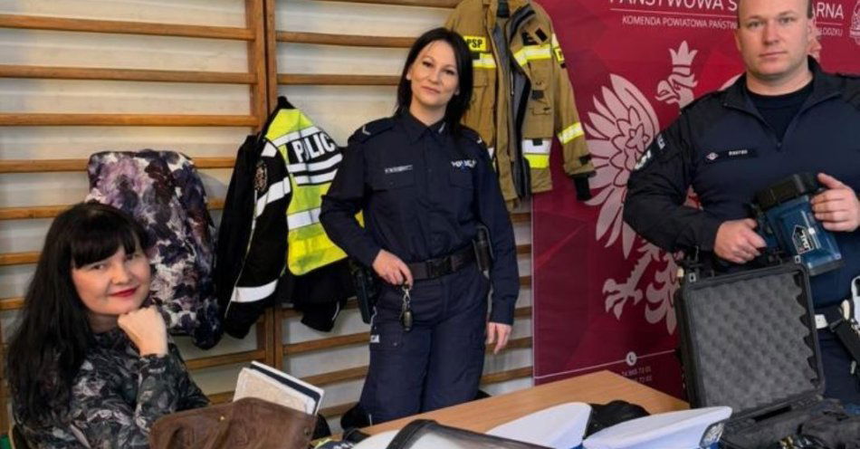 zdjęcie: Kłodzcy policjanci zachęcali młodzież do służby podczas Dni Otwartych / fot. KPP w Kłodzku