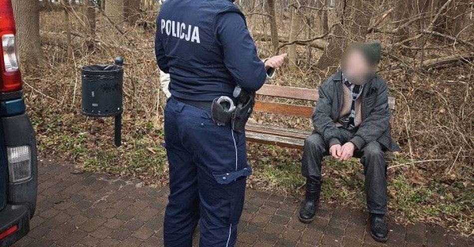 zdjęcie: Dzielnicowa odnalazła siedemdziesięcioczterolatka przy jeziorze Sarbsko / fot. KPP w Lęborku