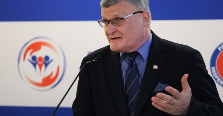 zdjęcie: Grzesiowski: ponad 1000 osób zmarło na grypę w mijającym sezonie infekcyjnym / Warszawa, 21.04.2026. Główny Inspektor Sanitarny dr Paweł Grzesiowski na briefingu prasowym ph. „Budowanie odporności w czasach dezinformacji. Inauguracja Europejskiego Tygodnia Szczepień 2026”, 21 bm. w siedzibie GIS w Warszawie. (ad) PAP/Rafał Guz