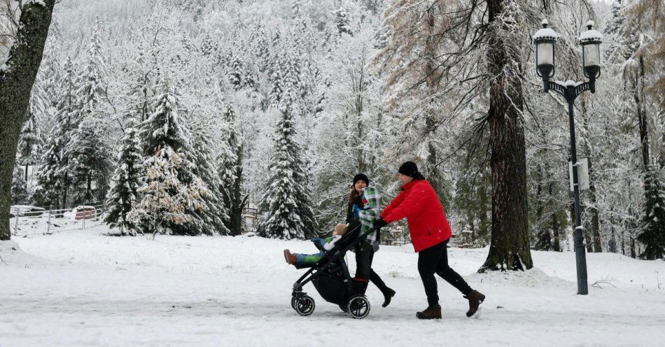 zdjęcie: Intensywne opady śniegu; na Kasprowym Wierchu 45 cm / fot. PAP