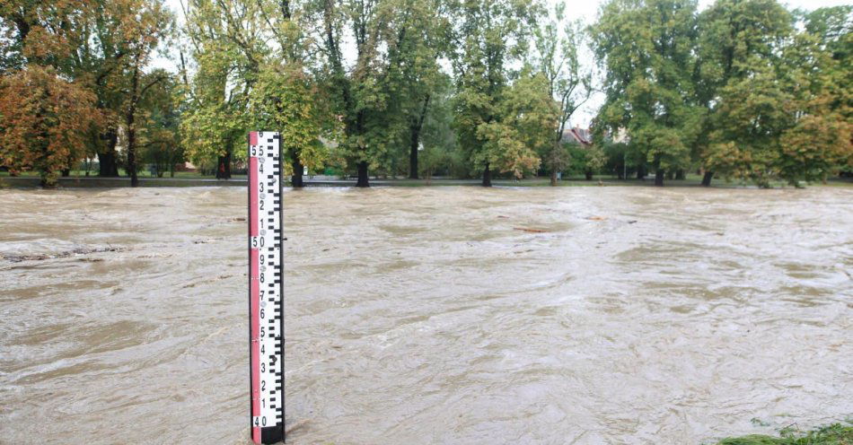 zdjęcie: Tama w Stroniu Śląskim została przerwana / fot. PAP