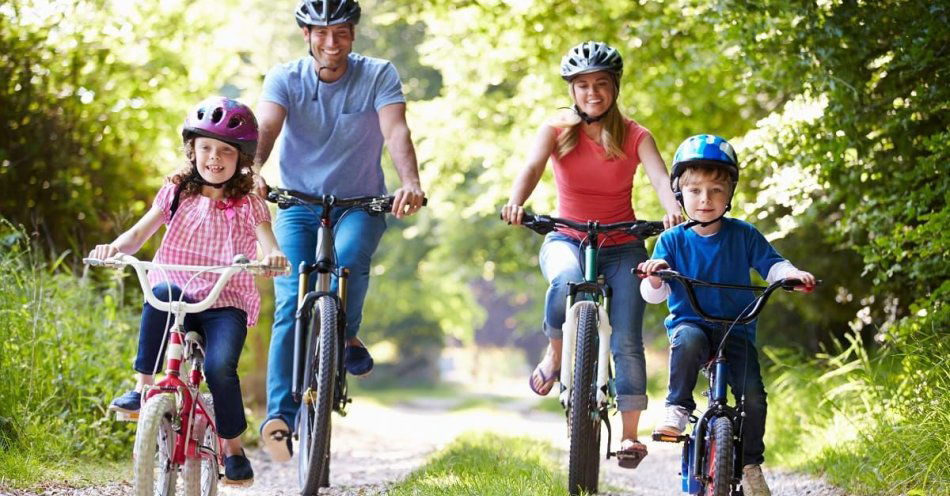 zdjęcie: Rowerzysto bądź odpowiedzialny! Załóż kask rowerowy ! / fot. KPP Ostrzeszów