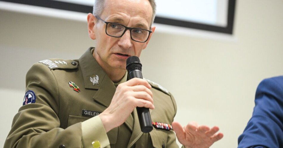 zdjęcie: Prof. Gielerak: warunkiem odporności na kryzys jest zapas leków krytycznych / Legionowo, 11.09.2025. Dyrektor Wojskowego Instytutu Medycznego w Warszawie gen. Grzegorz Gielerak na otwarciu poradni specjalistycznej w szpitalu WIM-PIB w Legionowie, 11 bm. (aldg) PAP/Marcin Obara