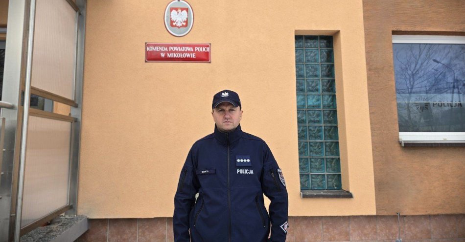 zdjęcie: Dzielnicowy z Mikołowa zatrzymał prawie 100 poszukiwanych / fot. KPP w Mikołowie