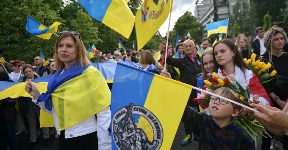 zdjęcie: 67 proc. przebywających w Polsce obywateli Ukrainy to kobiety, 50 proc. jest Polsce z dziećmi / fot. PAP