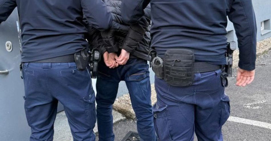 zdjęcie: Pijany kierowca próbował wręczyć łapówkę dzielnicowym / fot. KPP w Lubaniu