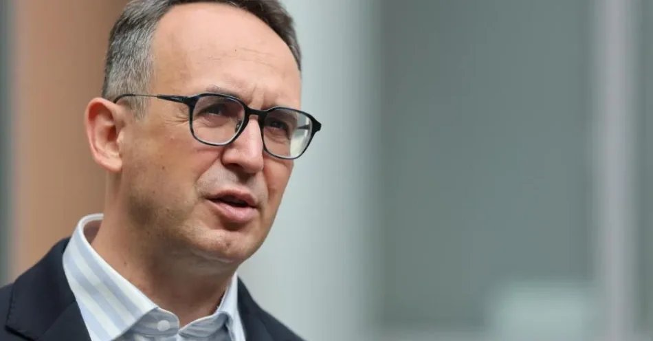 zdjęcie: Szef MI: czekam na wyniki kontroli przewoźnika, którego autobus uległ wypadkowi na Węgrzech / Opoczno, 23.07.2026. Minister infrastruktury Dariusz Klimczak na briefingu w Miejskim Domu Kultury w Opocznie, 23 bm. Podczas spotkania podpisano umowę z wykonawcą dokumentacji projektowej i budowy nowego dworca na stacji Opoczno Południe. (doro) PAP/Marian Zubrzycki