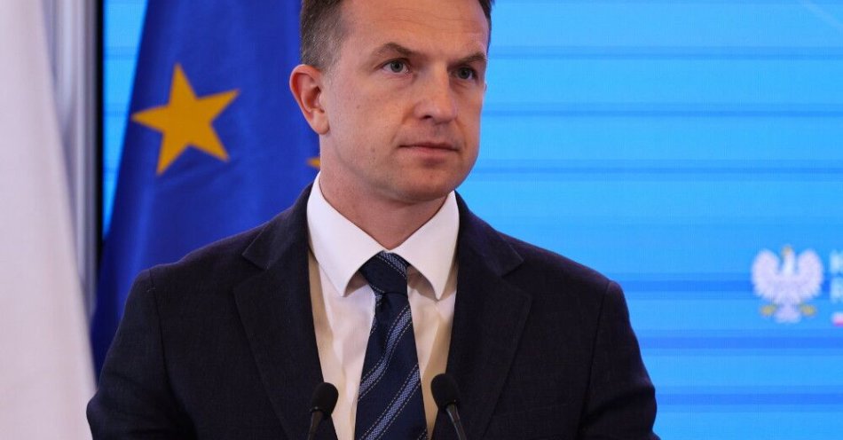 zdjęcie: Rzecznik rządu: determinacja prezydenta w ochronie Zondacrypto silniejsza niż interes Polaków / Warszawa, 17.04.2026. Rzecznik rządu Adam Szłapka na konferencji prasowej w KPRM w Warszawie, 17 bm. Sejm w piątek ponownie nie odrzucił prezydenckiego weta do ustawy o kryptoaktywach. (mr) PAP/Albert Zawada