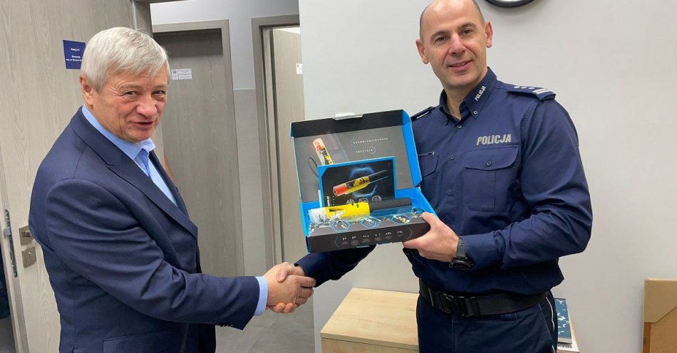 zdjęcie: Nowy alkomat dla policjantów z Lisewa / fot. KPP w Chełmnie