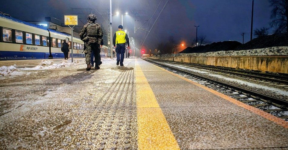 zdjęcie: Operacja TOR zwiększa bezpieczeństwo na kolei w powiecie / fot. KPP w Radomsku