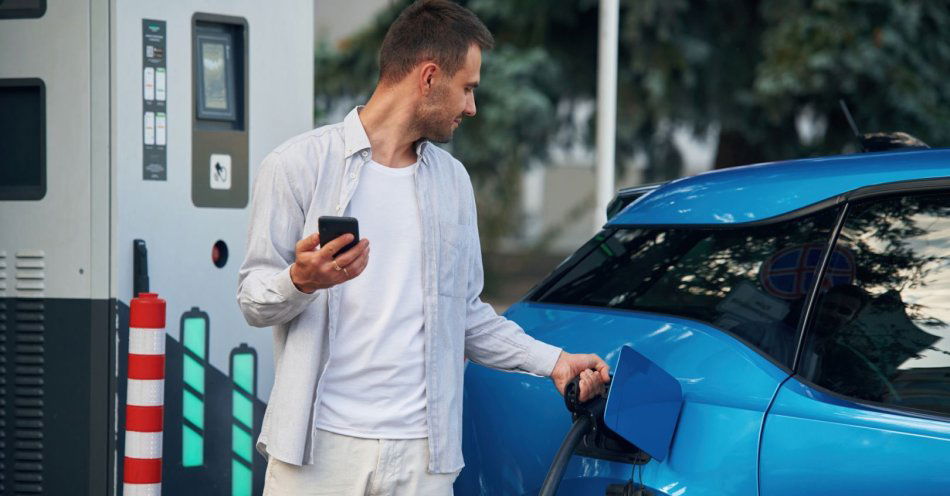 zdjęcie: W sierpniowe dni wolne tańsze ładowanie samochodów elektrycznych w Sosnowcu i Gliwicach / v60411187