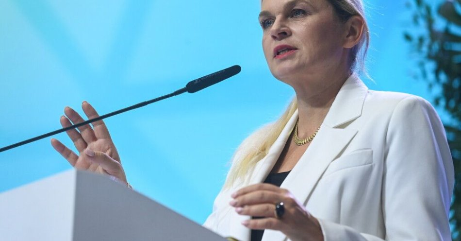 zdjęcie: Sondaż dla „WP”: 39,1 proc. ankietowanych pozytywnie o Barbarze Nowackiej w roli szefowej MEN / Warszawa, 30.09.2025. Minister edukacji Barbara Nowacka przemawia podczas otwarcia Kongresu Zdrowe Miasta 2025, 30 bm. na Zamku Ujazdowskim w Warszawie. To druga edycja wydarzenia, organizowanego przez Grupę LUX MED, Szkołę Główną Handlową w Warszawie i ruch Open Eyes Economy. (mr) PAP/Piotr Nowak