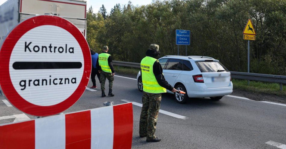 zdjęcie: W piątek ze Słowacji do Polski odprawiono prawie 11 tys. osób i 4 tys. pojazdów / fot. PAP