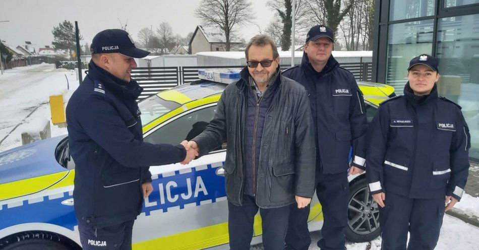 zdjęcie: Radiowóz w nowych barwach trafił do posterunku w Gościnie / fot. KPP w Kołobrzegu